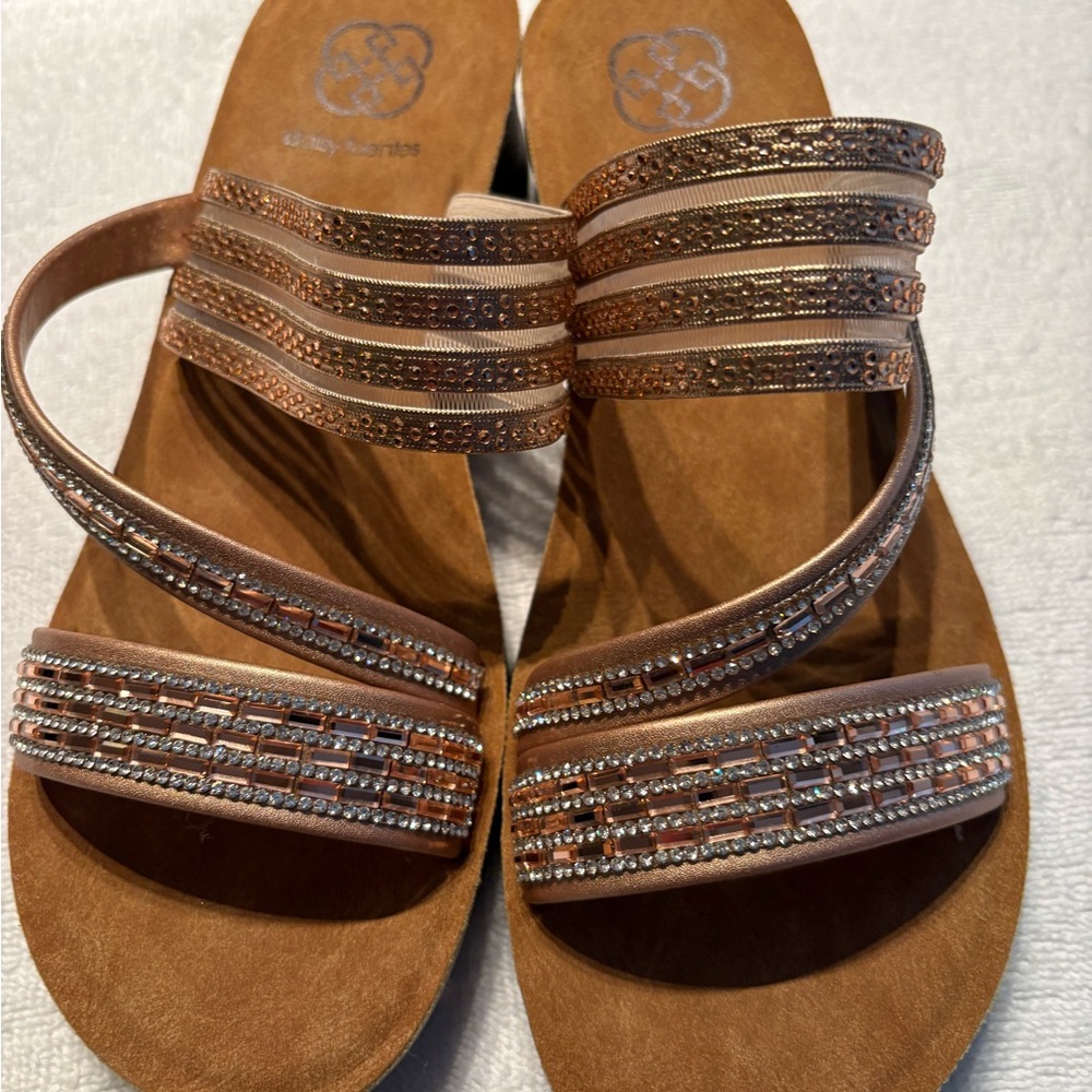 Daisy Fuentes Beaded shiny Tan Sandals